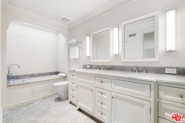 Building Photo - 9563 Charleville Blvd