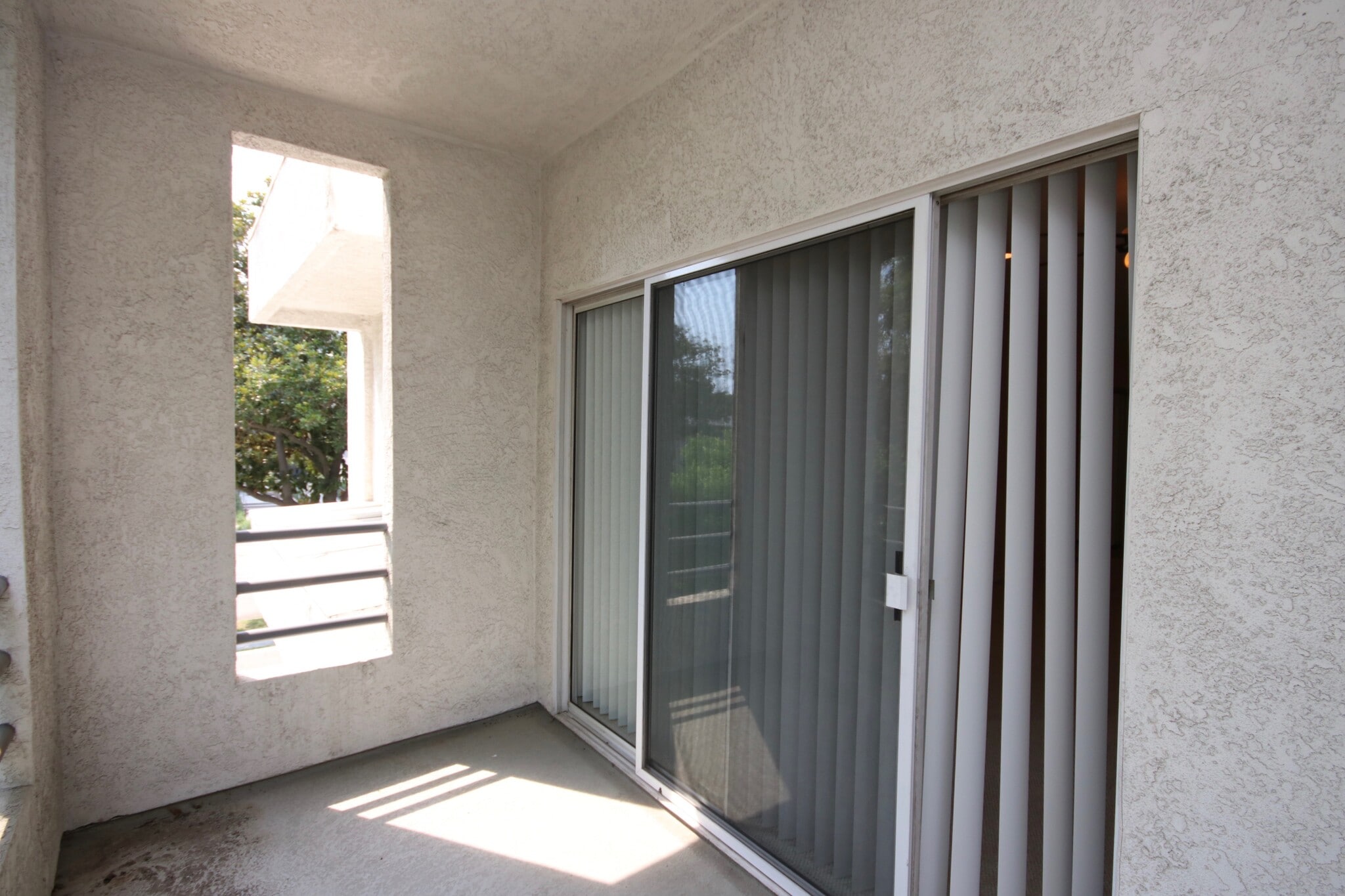 Building Photo - 300 N El Molino Ave