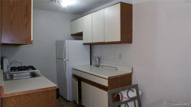 Building Photo - 502 Barclay Manor