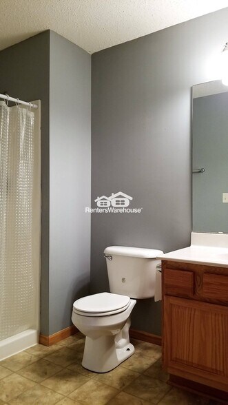 Building Photo - 64 Crown Pointe Curve