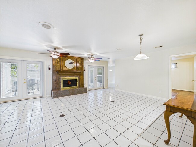 Building Photo - 2719 Olympia Dr