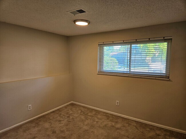 Building Photo - Charming 3-bedroom, 2-bathroom home