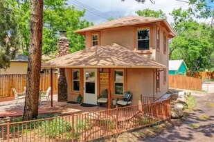 Building Photo - 1702 1/2 W Cheyenne Rd