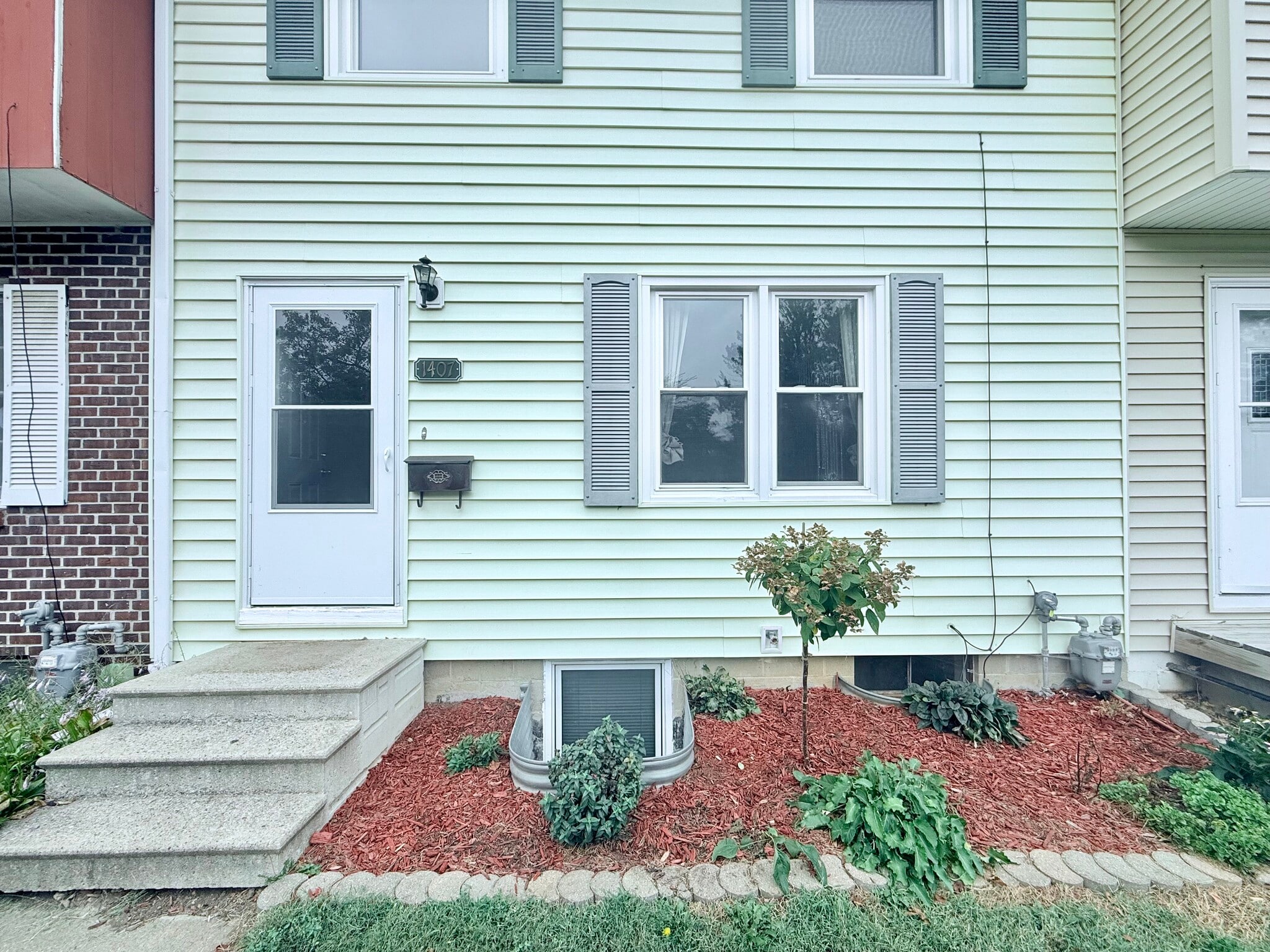 Front - 1409 W 2nd St