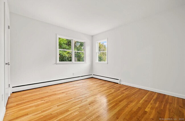 Building Photo - 412 Main St