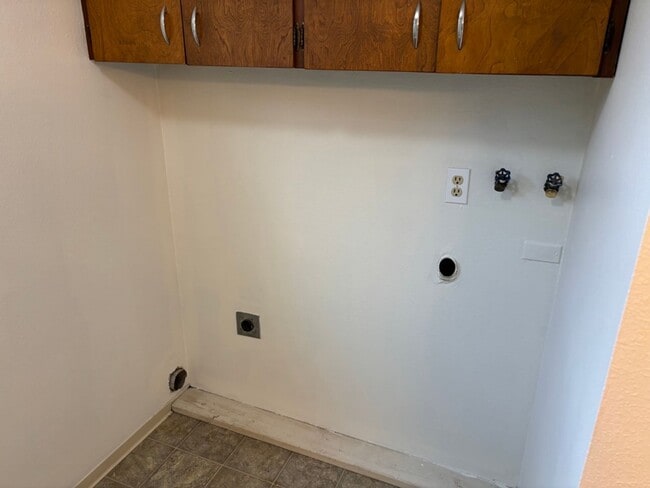 Building Photo - 5555/5545 Gill St