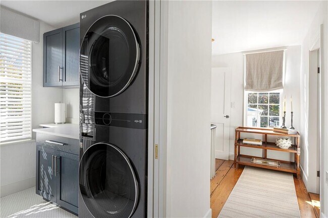 Building Photo - 108 Prospect Hill St