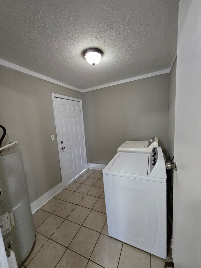 Building Photo - 2018 Lanier Dr