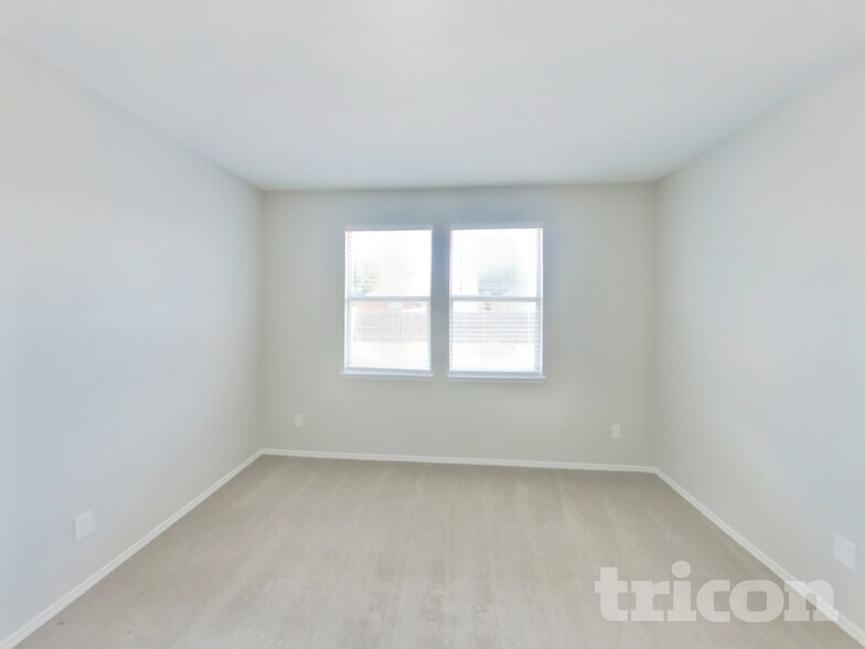 Building Photo - 207 Moonlight Dr