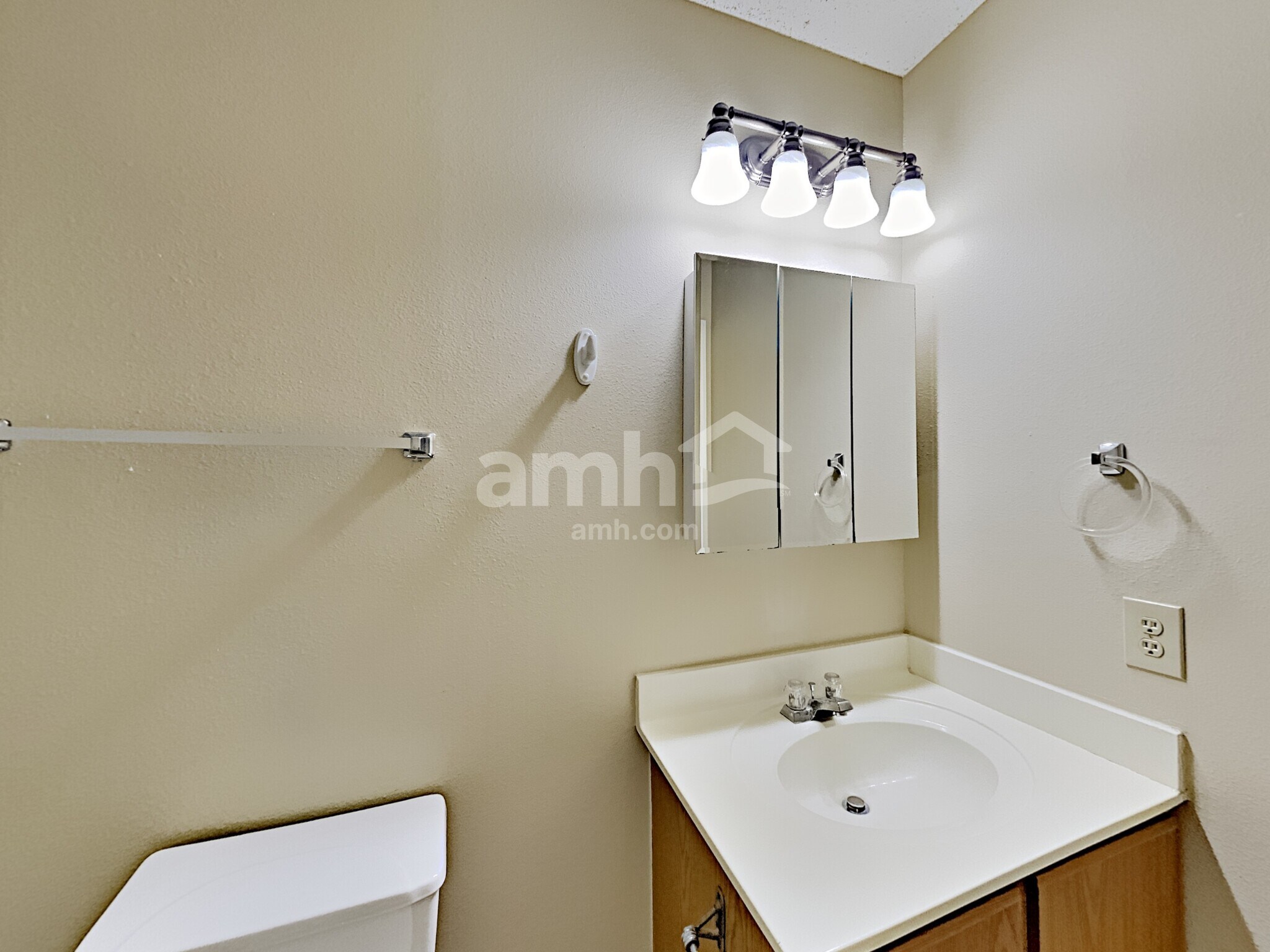 Building Photo - 7206 Knights Haven