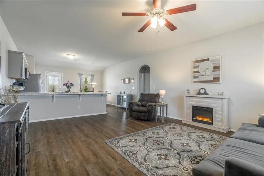 Building Photo - 636 Woodcreek Lp