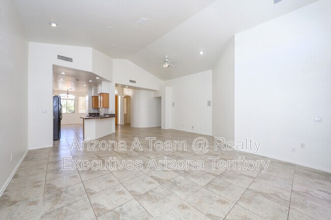 Building Photo - 352 S Vía De Los Rosales