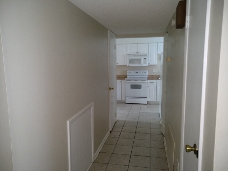 Building Photo - 441 Hickory Hill Dr
