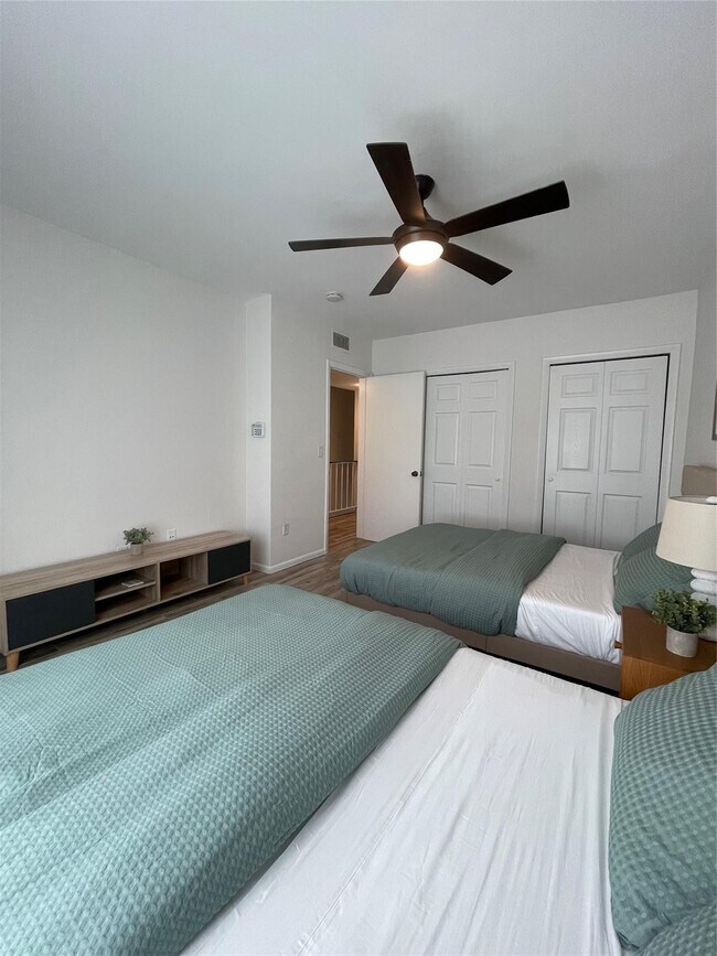 Building Photo - 2708 NE 14th Street Causeway