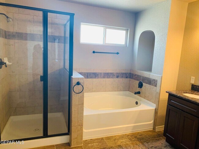 Building Photo - 3888 Loma Brisa Dr