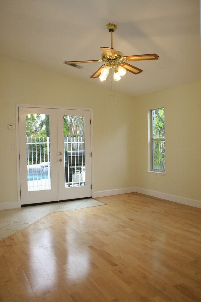 Building Photo - 10317 Walnut Creek Ct