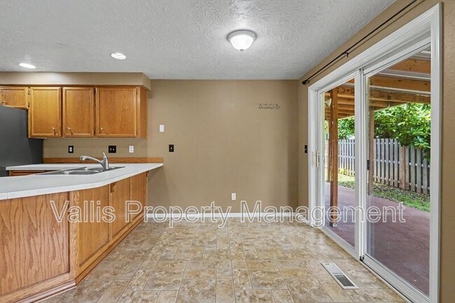 Building Photo - 1075 Mildred Ln SE