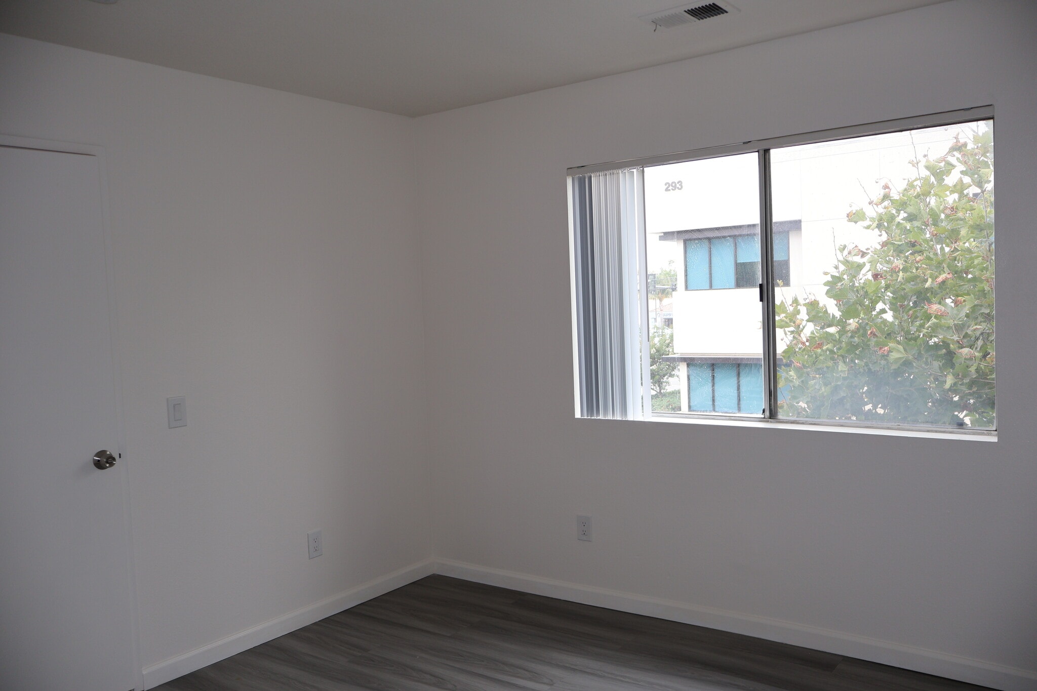 Building Photo - 1323 W Palmyra Ave