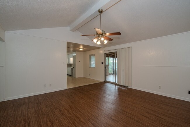 Building Photo - 450 Norvell St