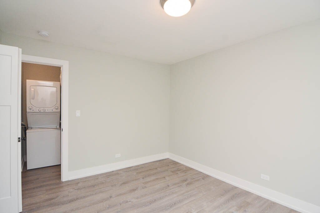 Building Photo - 447 W Surf St