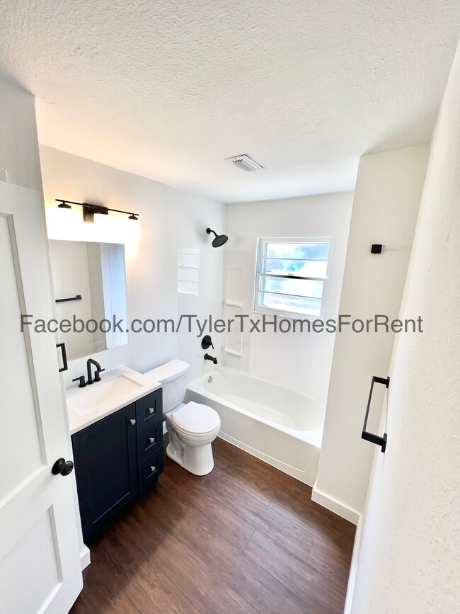 Building Photo - 437 Crestway Dr