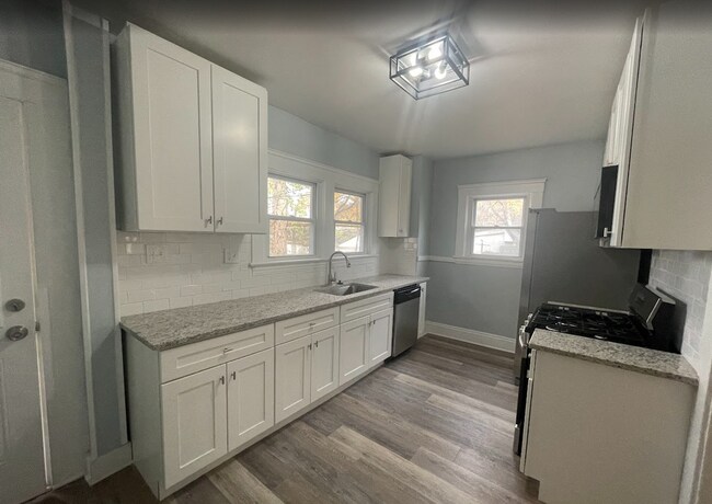 Building Photo - 3235-3257 Oak Rd