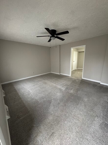 Building Photo - 415 Barwood Dr