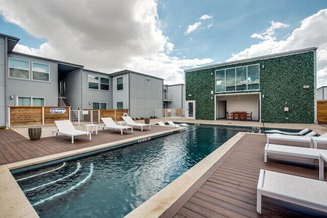 Building Photo - Look and Lease ?Come live with us at Trousdale in Apt 250! Luxury one-bedroom for $1299 (13 lease...