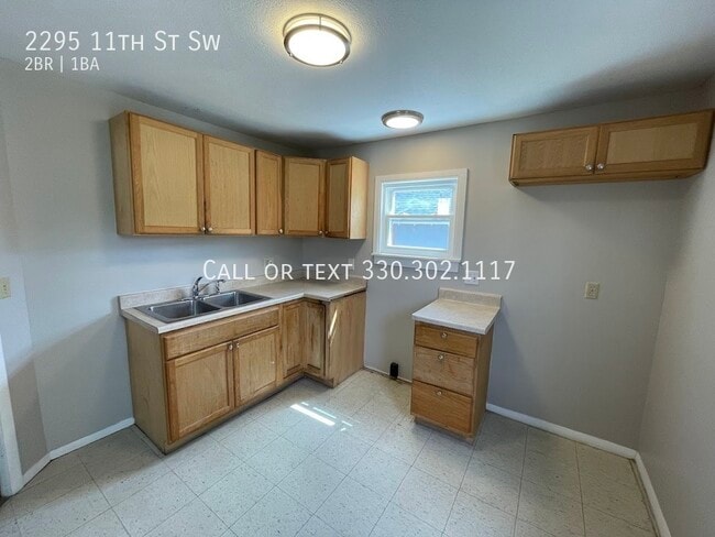 Building Photo - Two bedroom one bathroom second level apar...