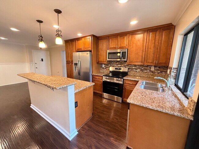 Primary Photo - Beautiful 2 bedroom, 2 full bath condo in ...