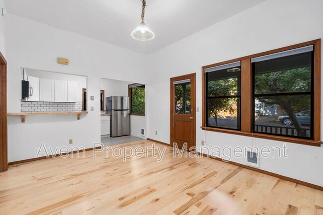 Building Photo - 1229 SE 19th Ave