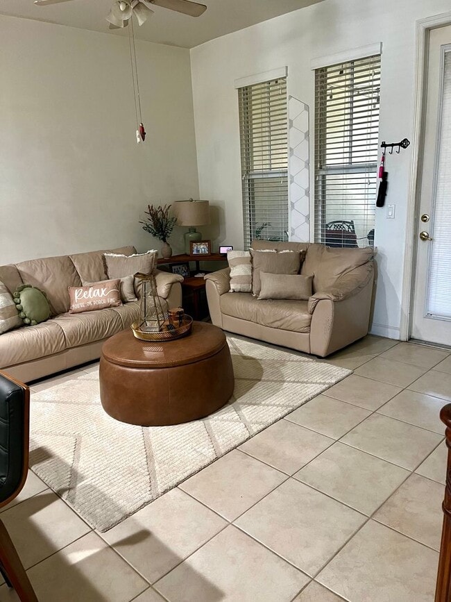 Building Photo - Tradition Townhome with 3 bed/2.5 bath/2 car garage