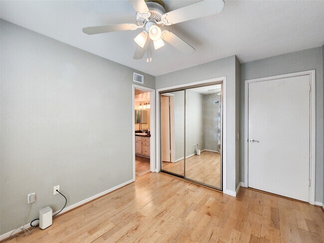 Building Photo - 1860 White Oak Dr