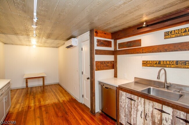 Building Photo - 54 Coryell St