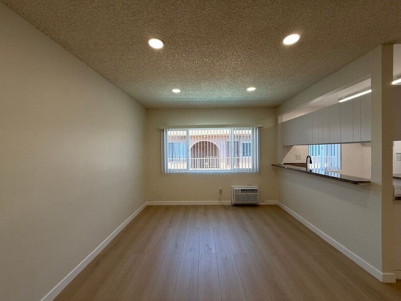 Building Photo - 5461 Kester Ave