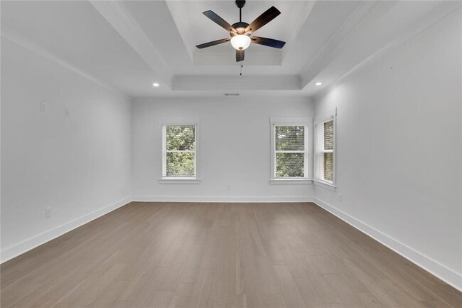 Building Photo - 6181 Shoreland Cir