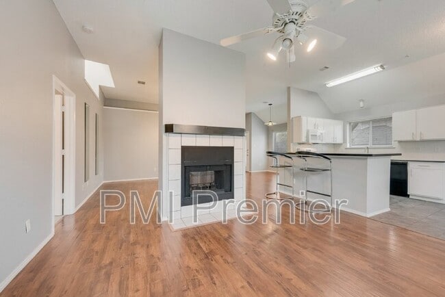 Building Photo - 1220 Royal Crescent Dr