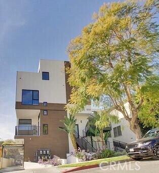 Building Photo - 1223 Larrabee St