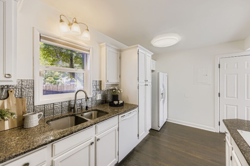 Building Photo - 1700 W Stoll Pl