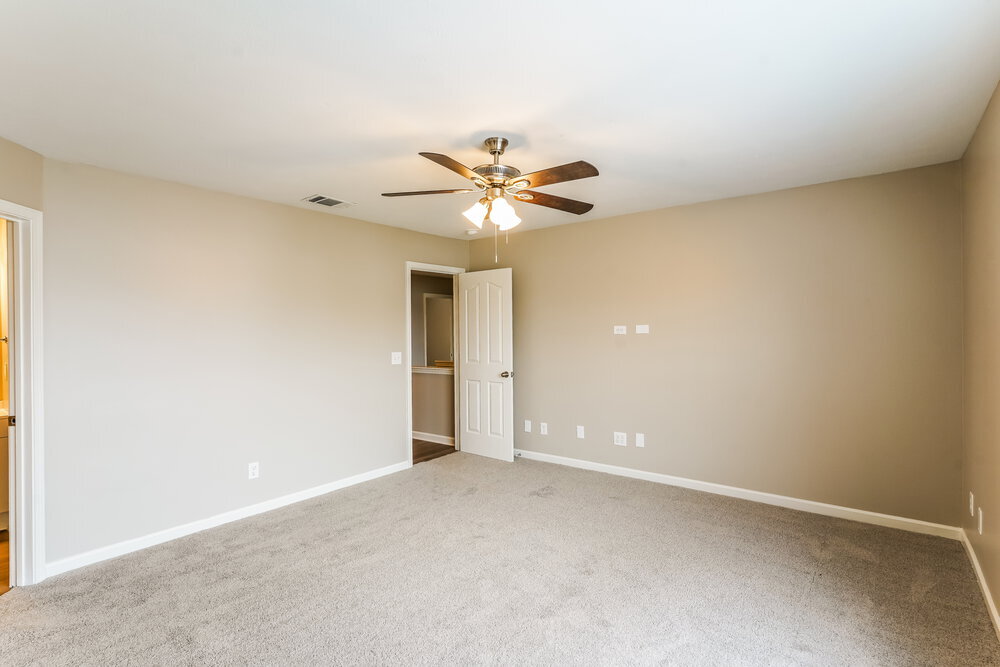 Building Photo - 221 Quiet Ln