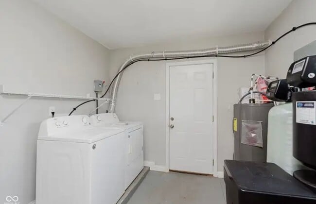 Building Photo - 10409 Barmore Ave