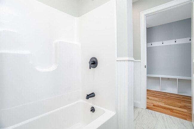 Building Photo - 27 Milton St