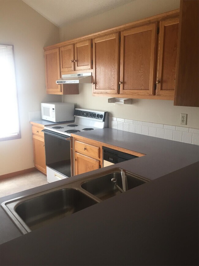 Building Photo - 3924 Overland Dr