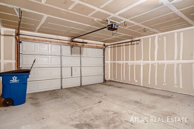 Building Photo - 8437 W Green Kingfisher Ln