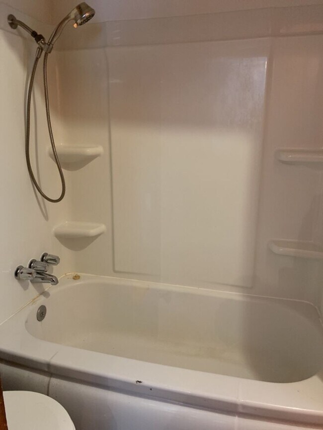 Building Photo - STUDENTS WELCOME! Cozy 1-Bedroom Bungalow w/ Garden and Detached Studio