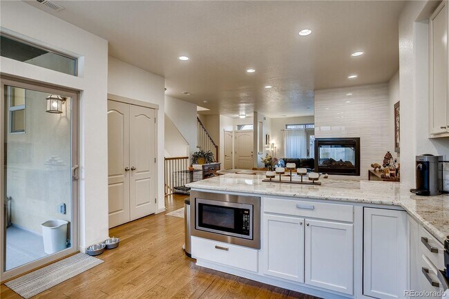 Building Photo - Gorgeous Townhouse in Breathtaking Solterr...