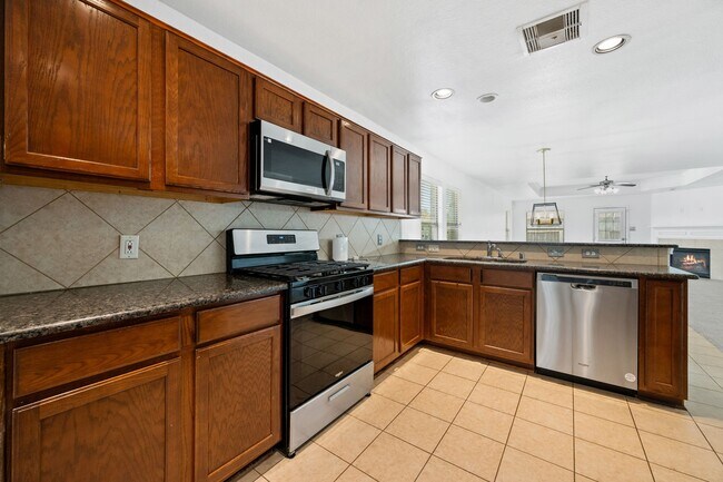 Building Photo - 4614 Pin Oak Creek Ln