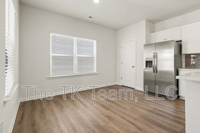 Building Photo - 1715 Troon Dr