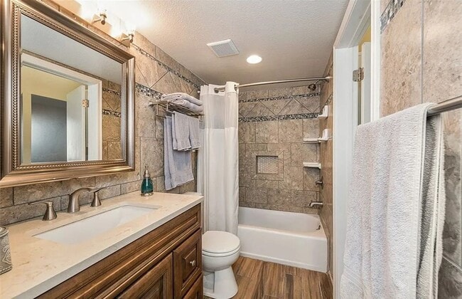 Building Photo - 3 Bedroom Townhome: Prime Location with Pool, Clubhouse and More!