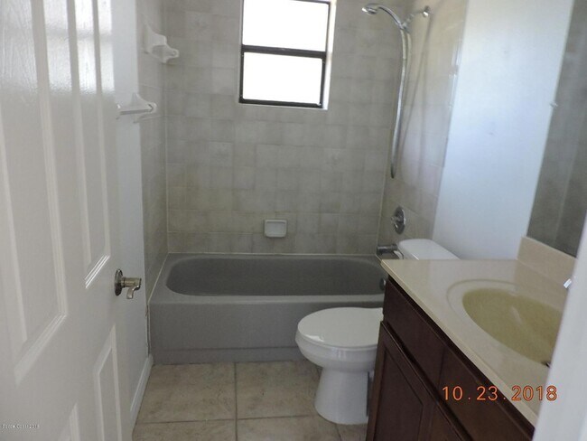 Building Photo - 2195 Ladner Rd NE